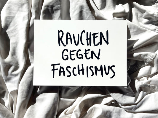 Postkarte "Rauchen gegen Faschismus" -by Pullunderblüte