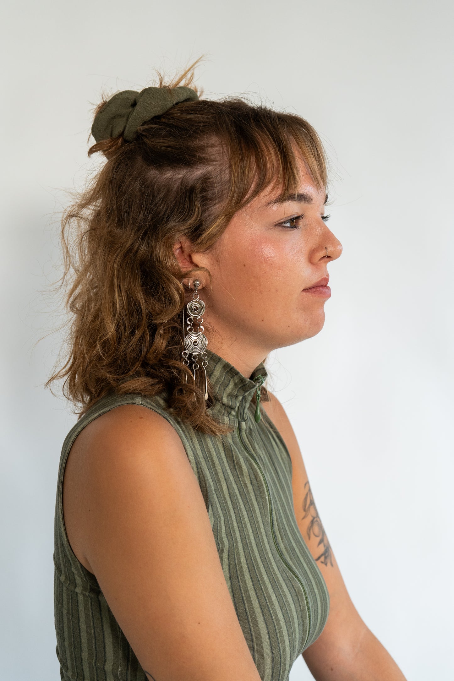 Scrunchie Pilea - Musselin Khaki -by Pullunderblüte