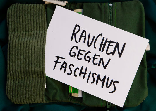 Postkarte "Rauchen gegen Faschismus"