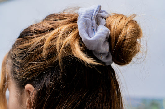 Scrunchie Pilea - Blaue Blümchen
