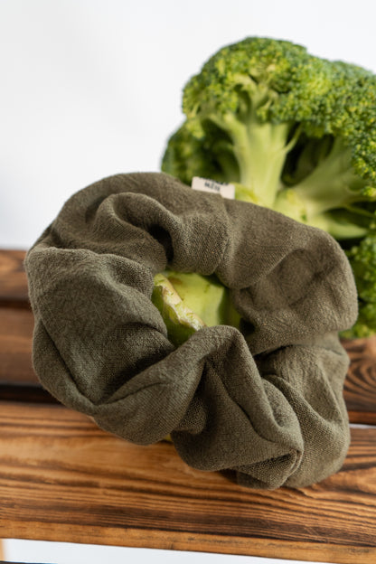 Scrunchie Pilea - Musselin Khaki -by Pullunderblüte