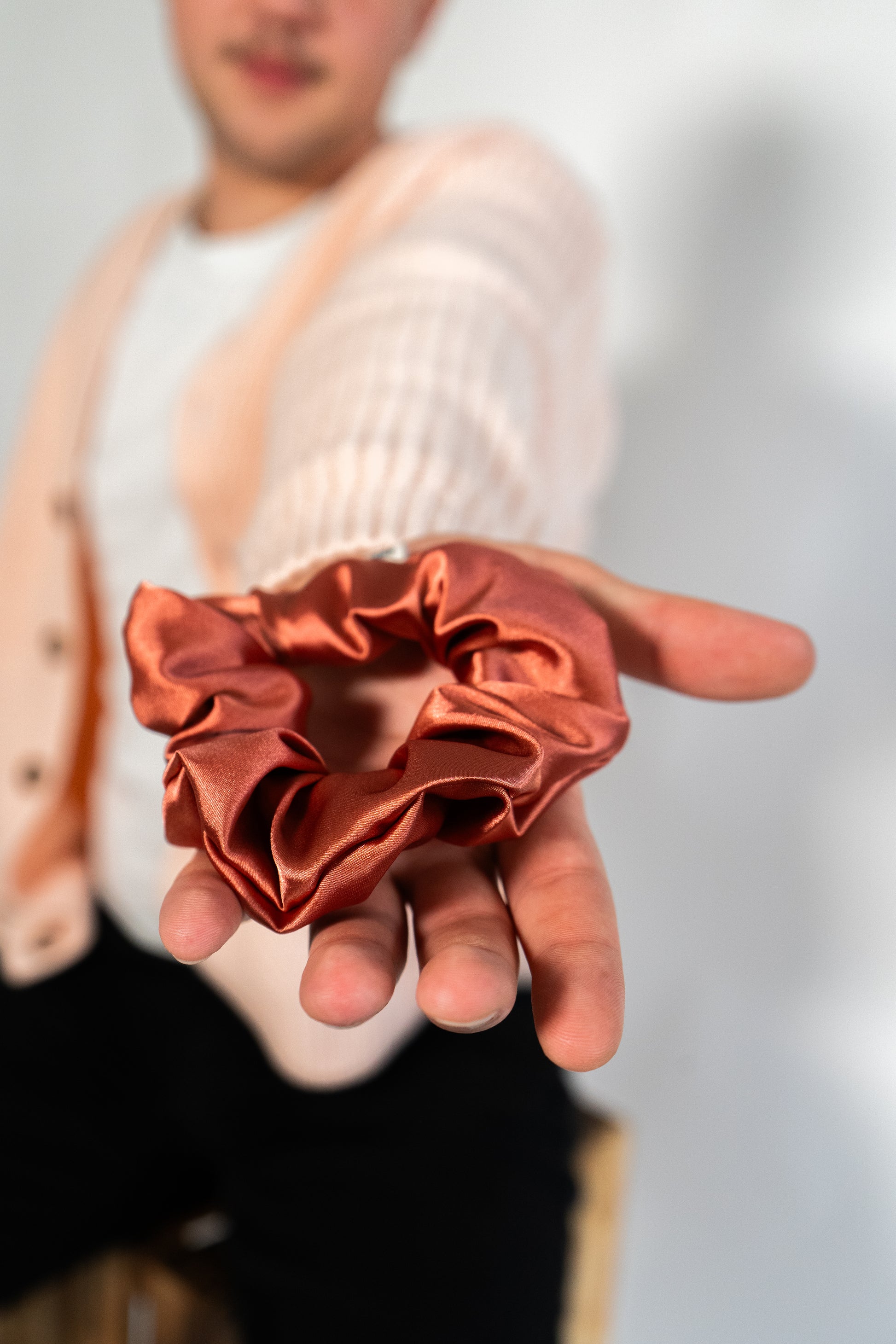 Scrunchie Pilea - Pink Satin -by Pullunderblüte