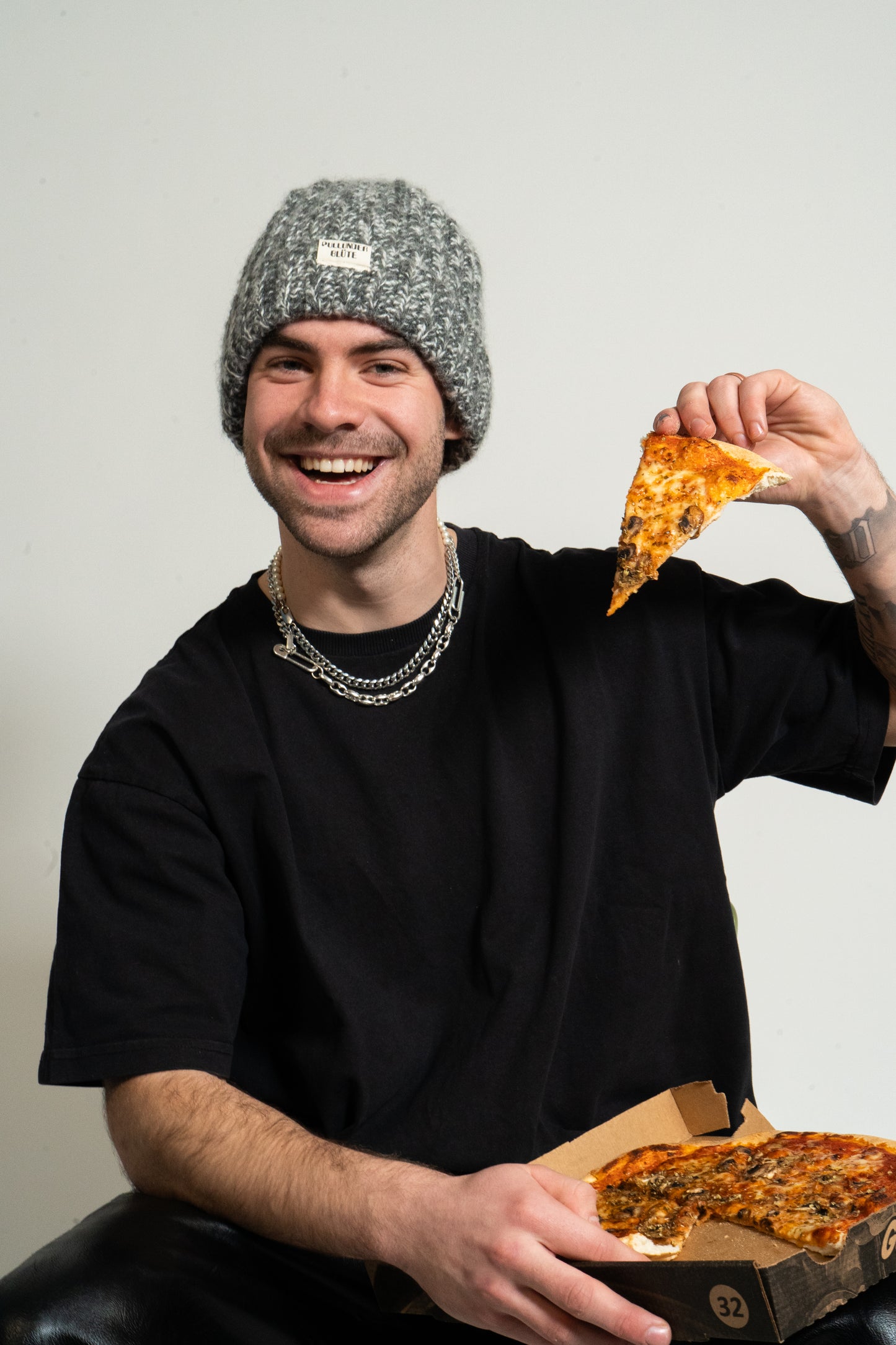 BEANIE HEDERA_ greyandwhite