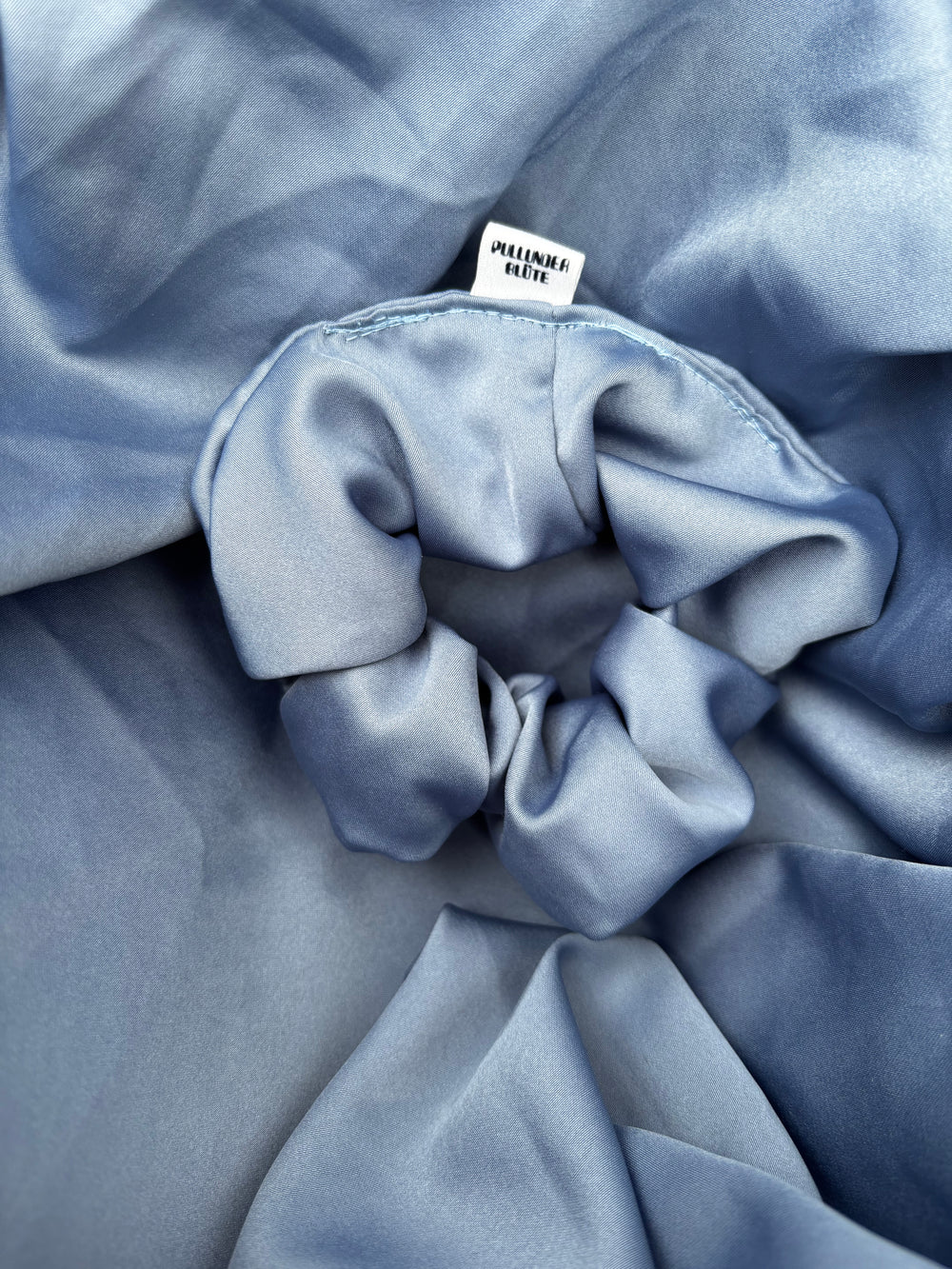 Scrunchie Pilea - SATIN GRAUBLAU