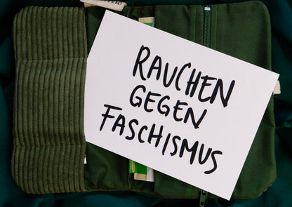 Postkarte "Rauchen gegen Faschismus"