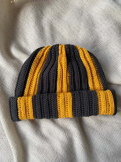 handmade crochet beanie, dark grey and yellow, ecofriendly, comfy labelbeanie
